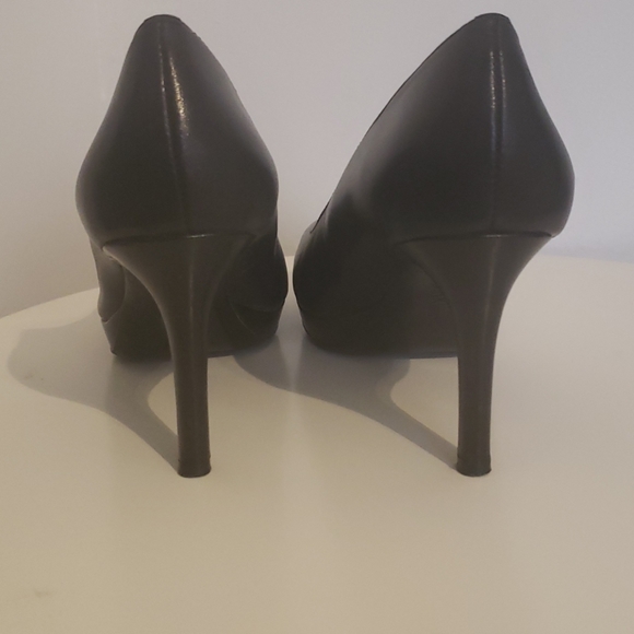 Black heels - Picture 2 of 5